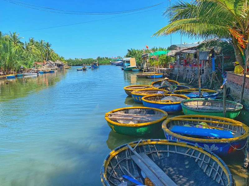 Đảo Cẩm Nam hút khách du lịch bởi không gian bình yên, khoảng trời trong xanh, nước sông mát lạnh